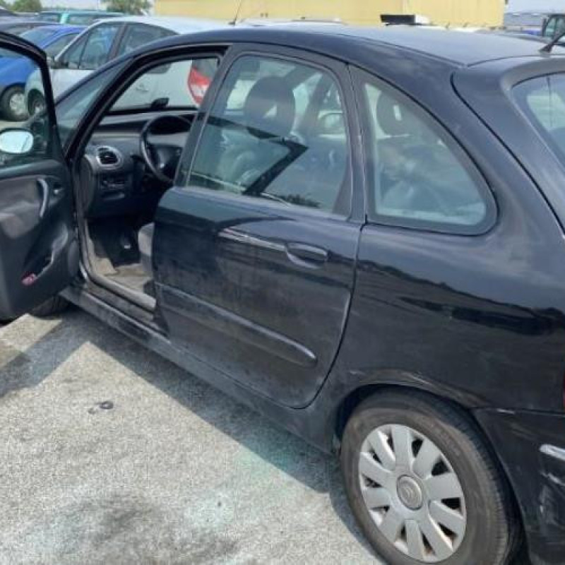 Attache ceinture arriere gauche CITROEN XSARA PICASSO Photo n°8