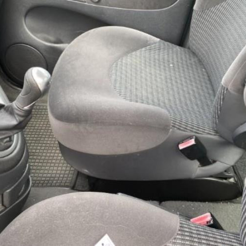 Attache ceinture arriere gauche CITROEN XSARA PICASSO Photo n°20