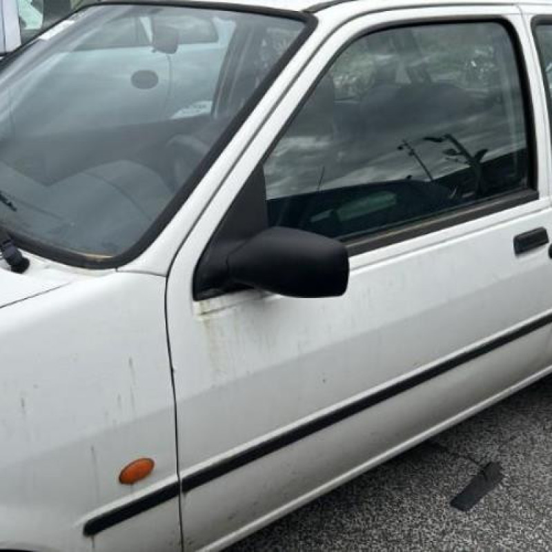 Feu arriere principal droit (feux) FORD FIESTA 3 Photo n°8