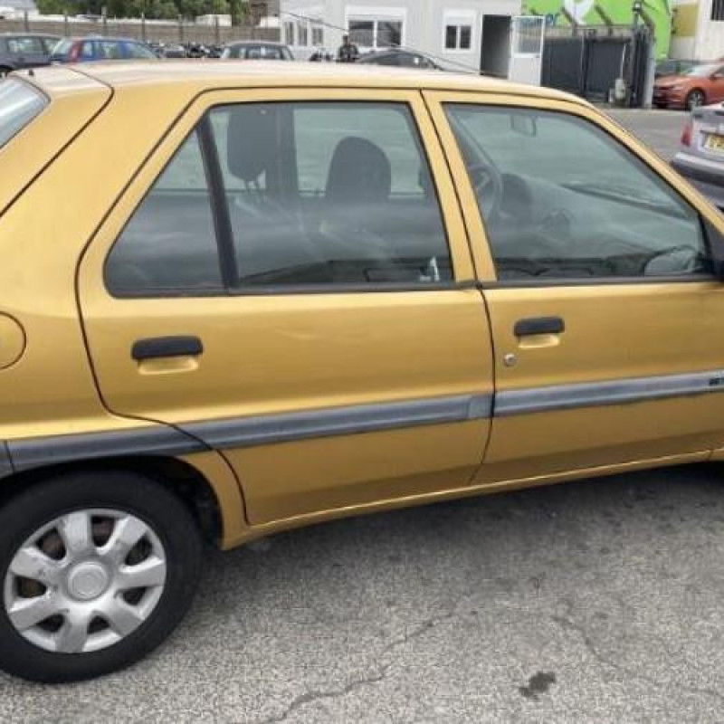 Malle/Hayon arriere CITROEN SAXO Photo n°16