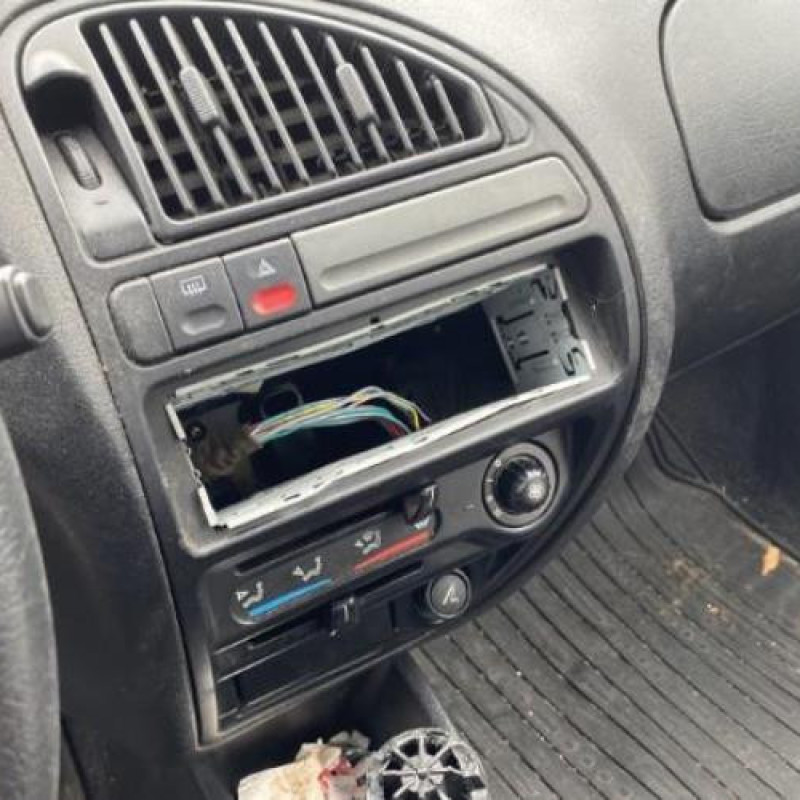 Porte avant droit CITROEN SAXO Photo n°20