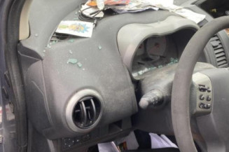 Aile avant droit NISSAN NOTE 1