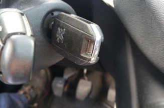Boitier air bag PEUGEOT 208 1
