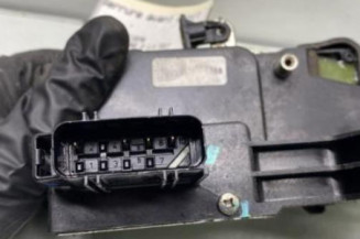 Serrure avant droit FORD FIESTA 5