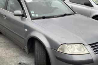 Serrure avant droit VOLKSWAGEN PASSAT 4