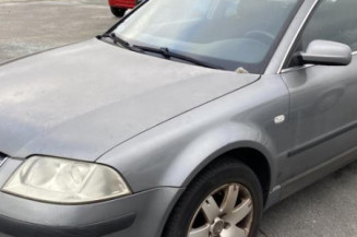 Serrure avant droit VOLKSWAGEN PASSAT 4