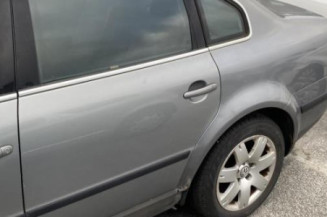 Serrure avant droit VOLKSWAGEN PASSAT 4