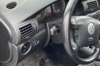 Serrure avant droit VOLKSWAGEN PASSAT 4