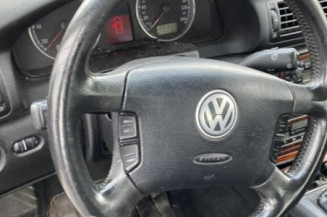 Serrure avant droit VOLKSWAGEN PASSAT 4