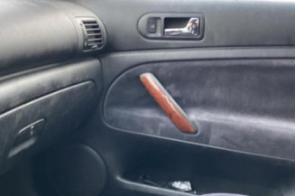 Serrure avant droit VOLKSWAGEN PASSAT 4
