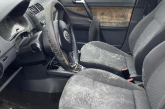 Serrure avant droit VOLKSWAGEN POLO 4