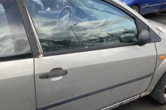 Serrure avant droit FORD FIESTA 5