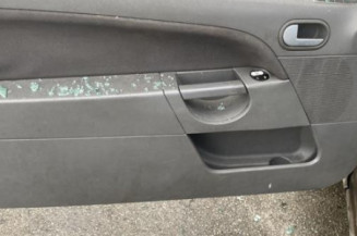 Serrure avant droit FORD FIESTA 5