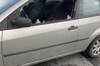 Serrure avant gauche FORD FIESTA 5
