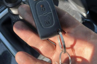 Bras essuie glace arriere PEUGEOT 3008 1