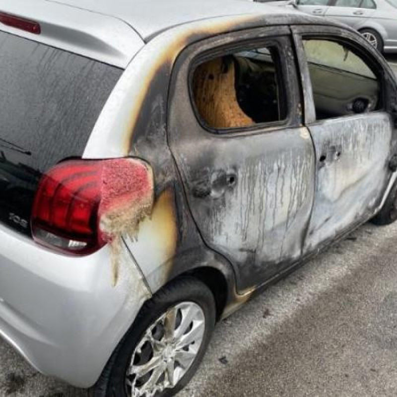 Boitier air bag PEUGEOT 108 Photo n°8