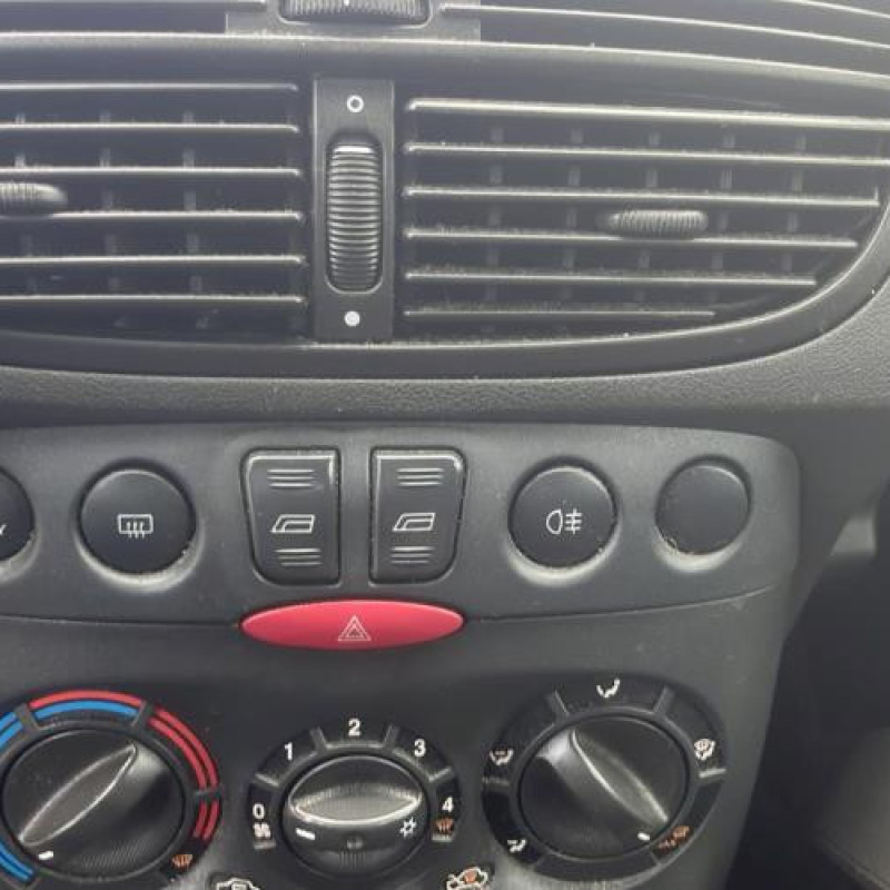 Leve vitre electrique avant droit FIAT PUNTO 2 Photo n°12