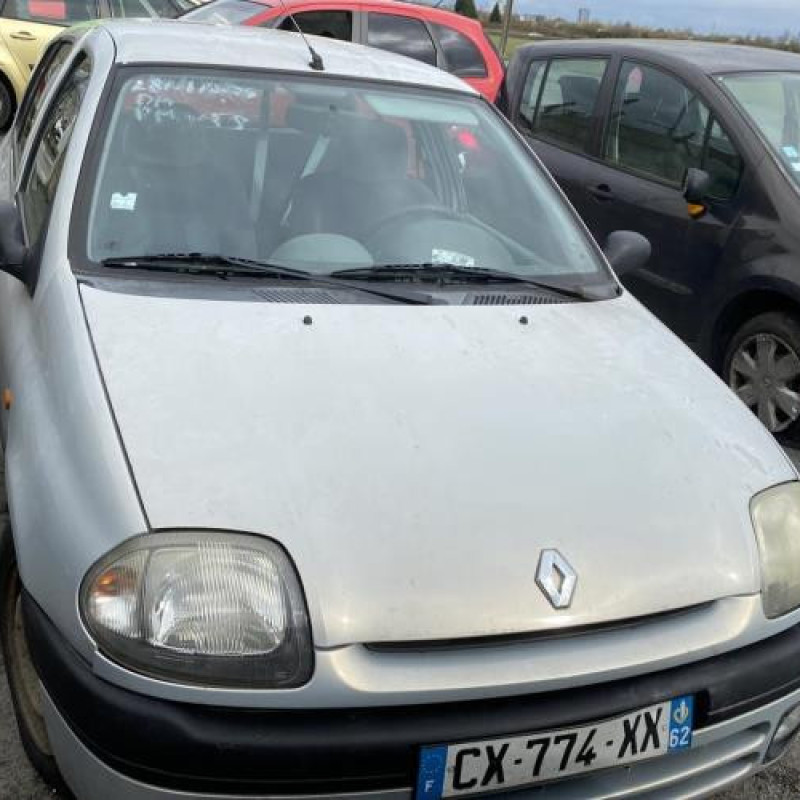 Calandre RENAULT CLIO 2 Photo n°7