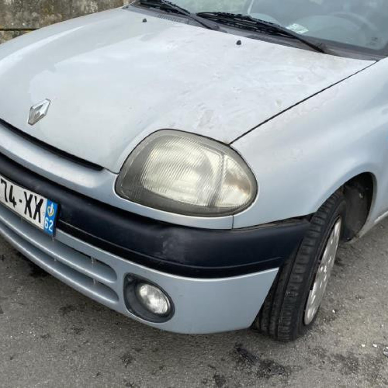 Calandre RENAULT CLIO 2 Photo n°9