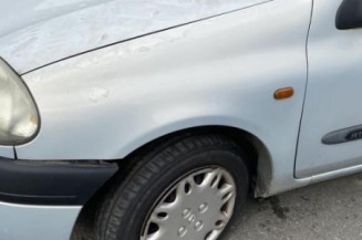 Calandre RENAULT CLIO 2