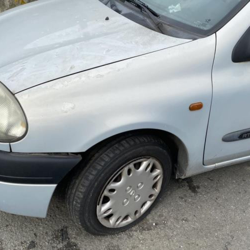Calandre RENAULT CLIO 2 Photo n°10