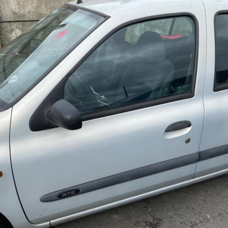 Calandre RENAULT CLIO 2 Photo n°11