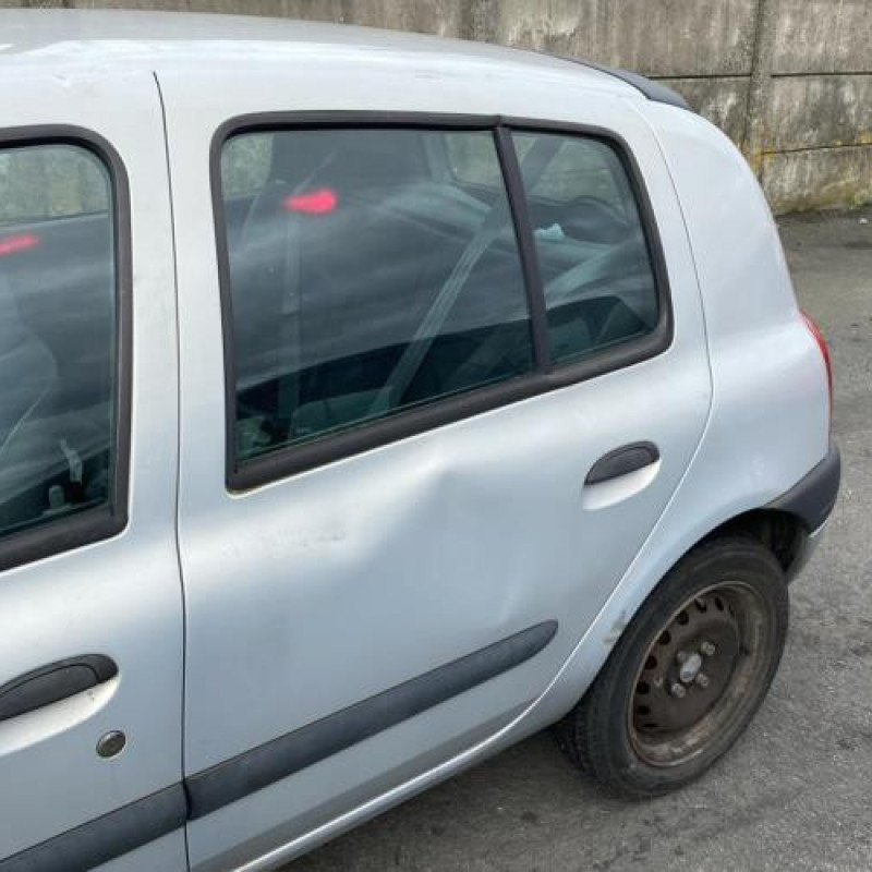 Calandre RENAULT CLIO 2 Photo n°13