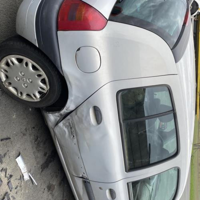Calandre RENAULT CLIO 2 Photo n°16