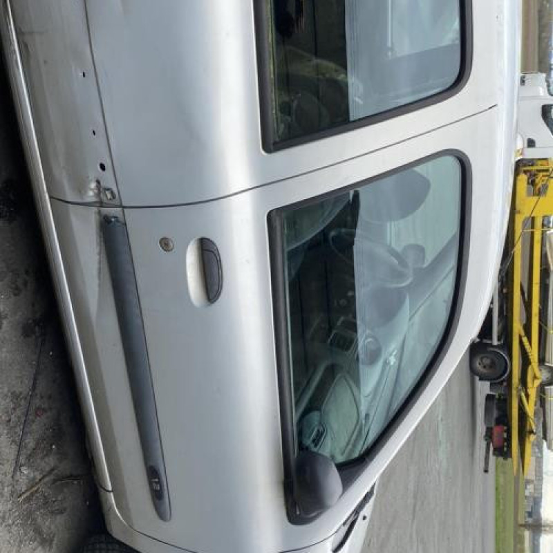 Calandre RENAULT CLIO 2 Photo n°17