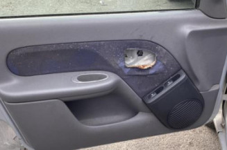 Calandre RENAULT CLIO 2
