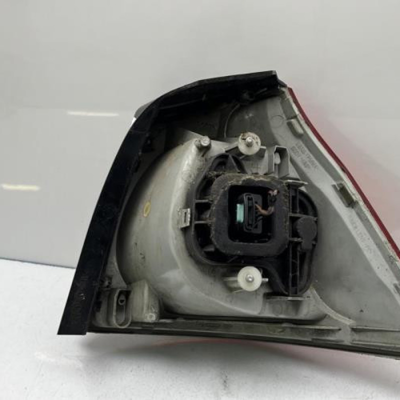 Feu arriere principal gauche (feux) VOLKSWAGEN GOLF 5 Photo n°4