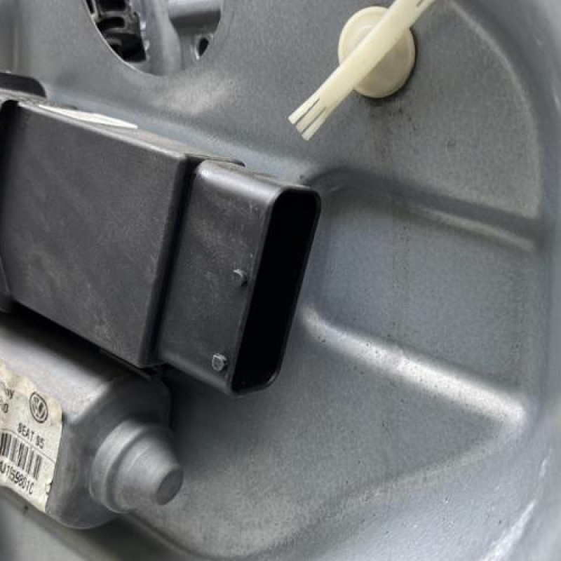 Leve vitre electrique avant gauche SEAT TOLEDO 2 Photo n°3