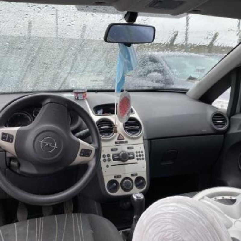 Feu arriere principal droit (feux) OPEL CORSA D Photo n°16