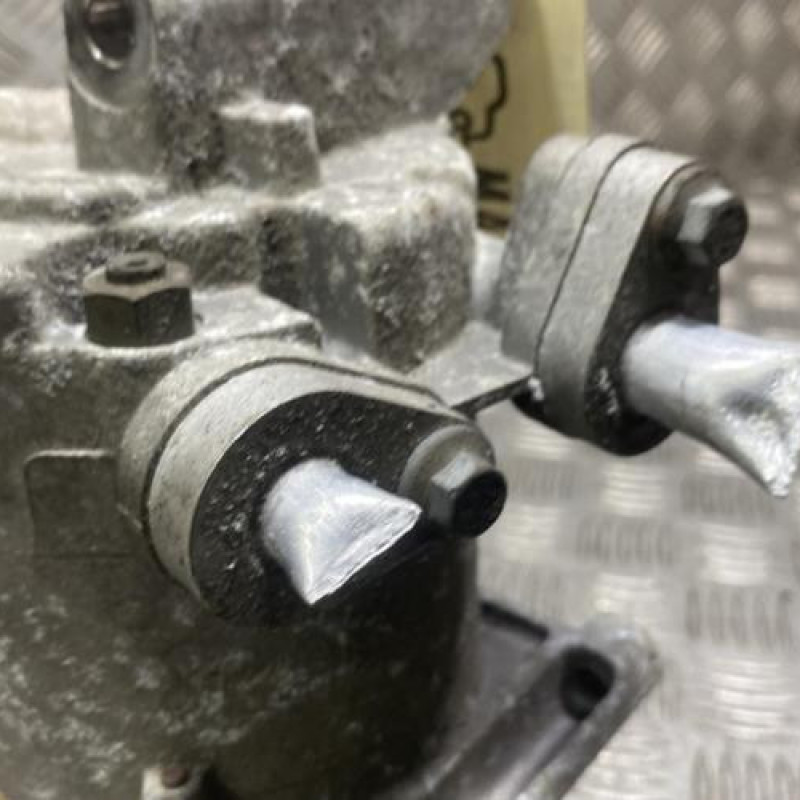Compresseur clim FORD TRANSIT 4 Photo n°4
