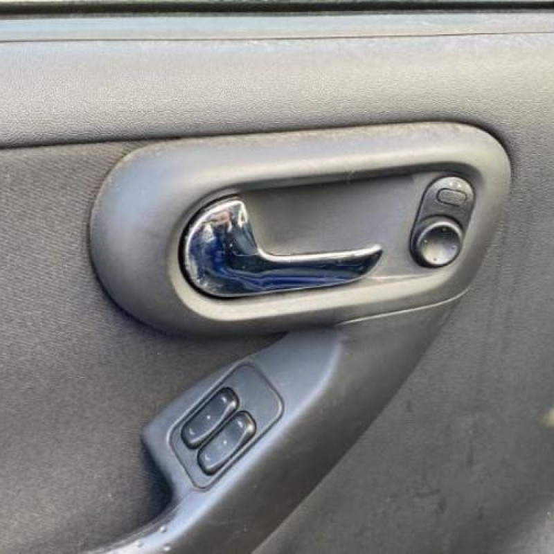 Capot OPEL CORSA C Photo n°18