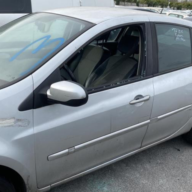 Feu arriere principal gauche (feux) RENAULT CLIO 3 Photo n°8