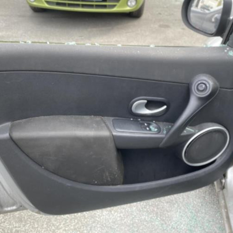 Feu arriere principal gauche (feux) RENAULT CLIO 3 Photo n°16