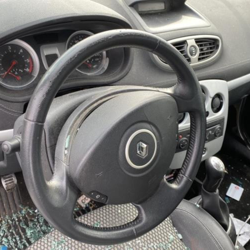 Feu arriere principal gauche (feux) RENAULT CLIO 3 Photo n°19
