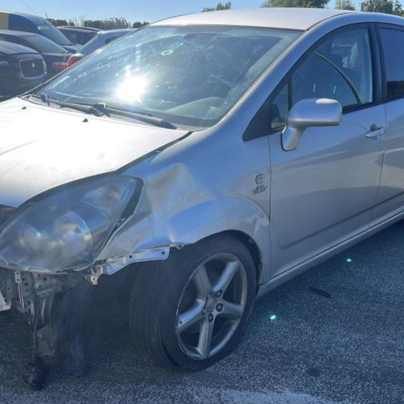 Feu arriere principal droit (feux) TOYOTA COROLLA VERSO 2 Photo n°4