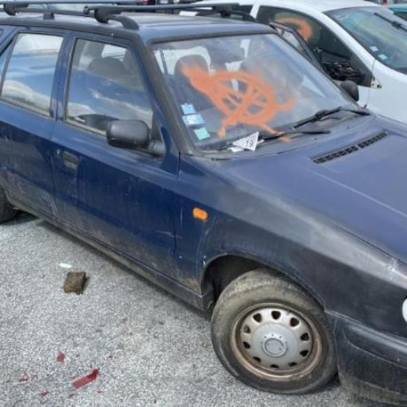 Feu arriere principal gauche (feux) SKODA FELICIA Photo n°1