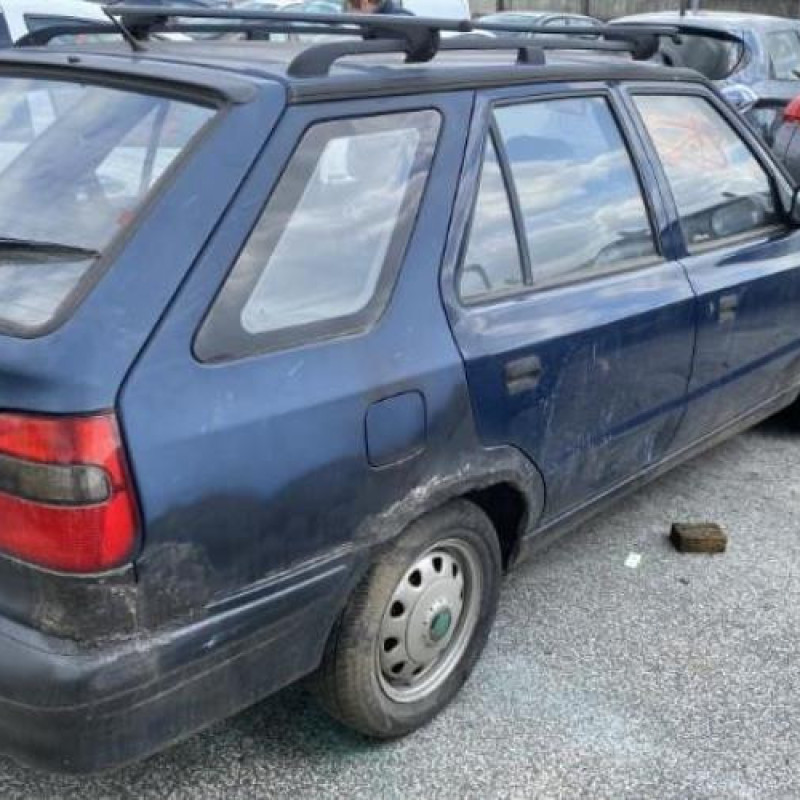 Feu arriere principal gauche (feux) SKODA FELICIA Photo n°4