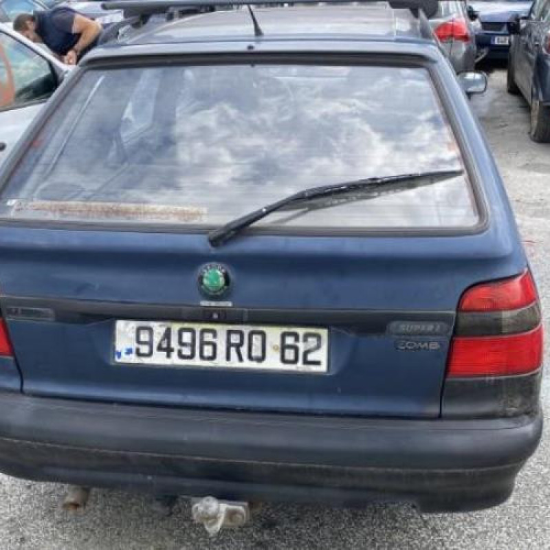 Feu arriere principal gauche (feux) SKODA FELICIA Photo n°5