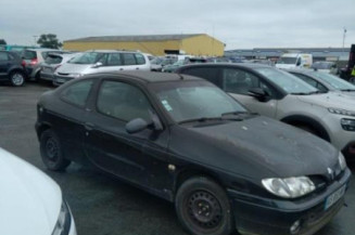 Vitre avant droit RENAULT MEGANE 1
