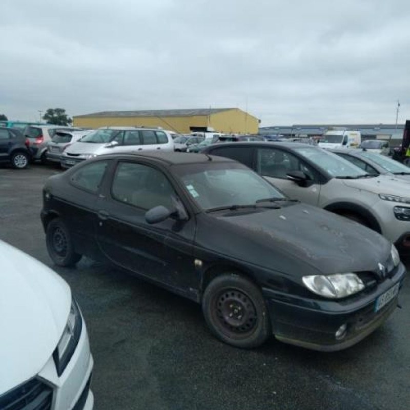 Vitre avant droit RENAULT MEGANE 1 Photo n°9