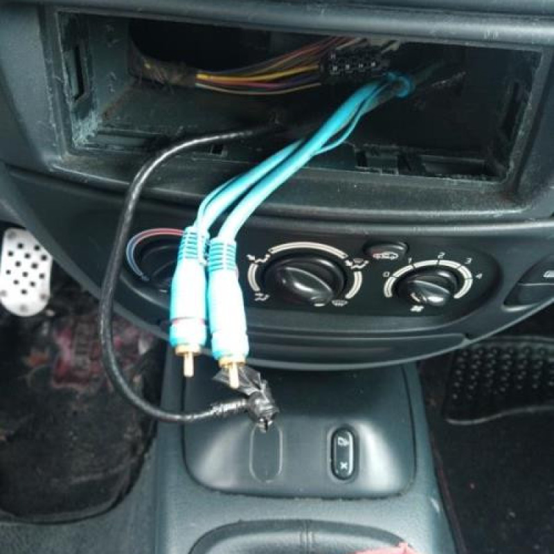 Vitre avant droit RENAULT MEGANE 1 Photo n°15