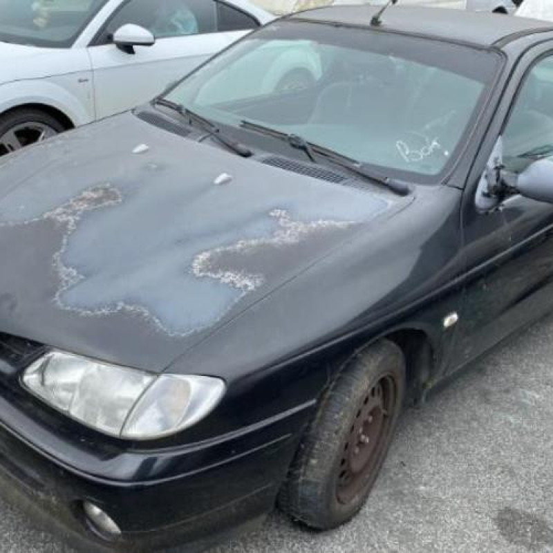 Vitre avant droit RENAULT MEGANE 1 Photo n°19