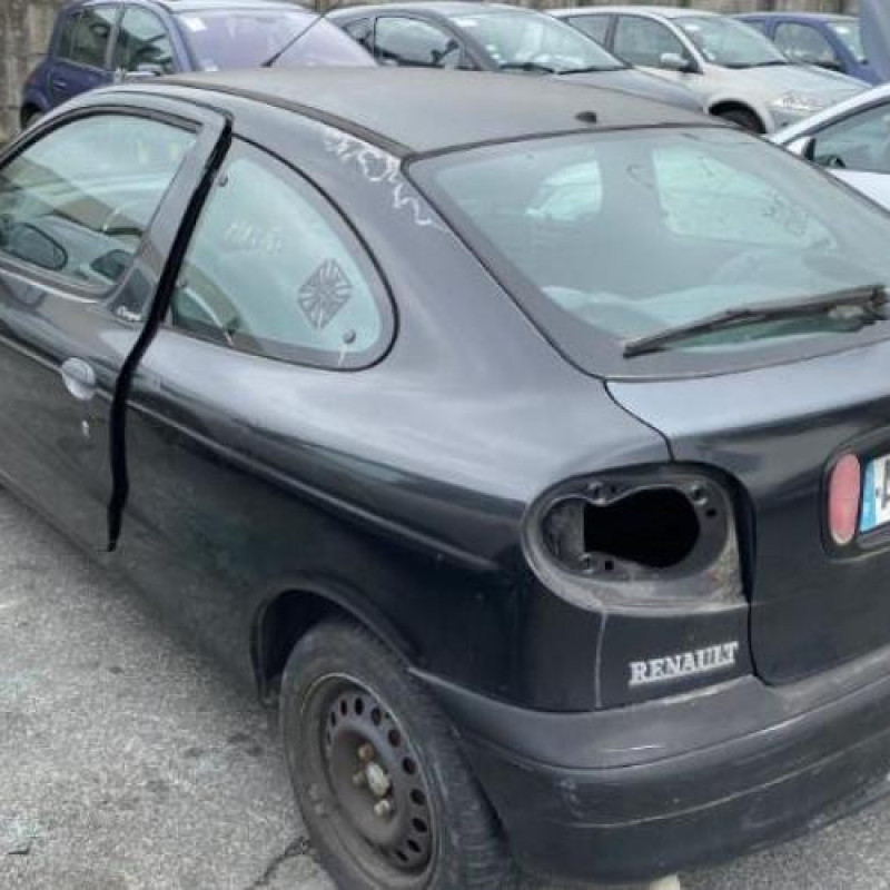 Vitre avant droit RENAULT MEGANE 1 Photo n°20