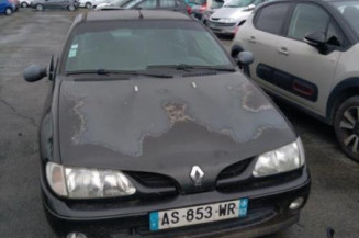 Vitre avant gauche RENAULT MEGANE 1