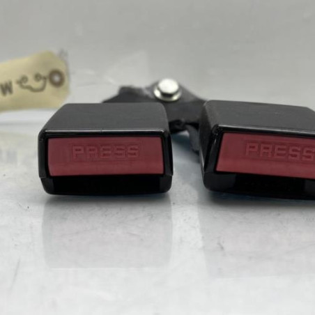 Attache ceinture arriere droit DACIA DUSTER 1