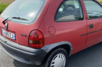 Pretensionneur de ceinture avant gauche OPEL CORSA B